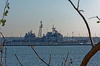 D71_1999 USS Philippine Sea (CG-58) is a Flight II Ticonderoga-class guided missile cruiser. Docked at Yorktown Naval Weapons Station

https://en.wikipedia.org/wiki/USS_Philippine_Sea_(CG-58)