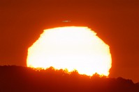 D71_3267_1 Looks like I caught a green flash/spot. Thanks to VectorBoson for pointing it out and DrPhysics for confirming via image analysis